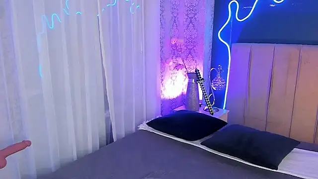 JeanneSabatier online show from 12-22-25, 07:47