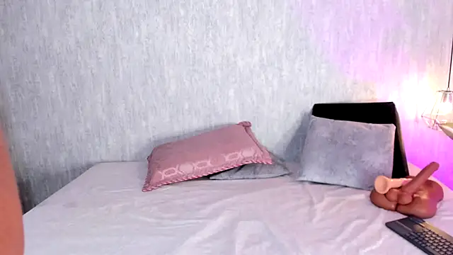 Snapshot of isabella_zc chatting on 03-07-25, 11:51 isabella zc online show from 03-07-25, 11:51