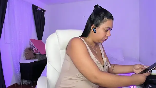 Snapshot of ashanty_b5 chatting on 05-20-26, 11:46 ashanty b5 online show from 05-20-26, 11:46