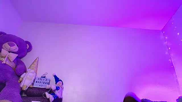 MiaFlamesxxx online show from 12-18-25, 12:27