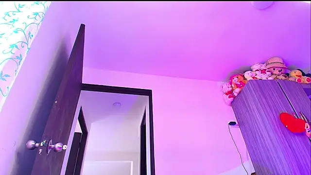 MiaFlamesxxx online show from 06-05-26, 08:25