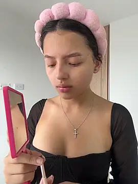 Snapshot of Sofia18_pinkk chatting on 02-10-26, 07:57 Sofia18 pinkk online show from 02-10-26, 07:57