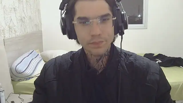 Snapshot of smokingink chatting on 06-11-26, 12:54 smokingink online show from 06-11-26, 12:54