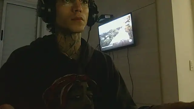 Snapshot of smokingink chatting on 05-12-26, 07:49 smokingink online show from 05-12-26, 07:49