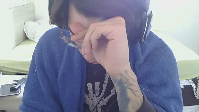 Snapshot of smokingink chatting on 06-02-26, 01:44 smokingink online show from 06-02-26, 01:44
