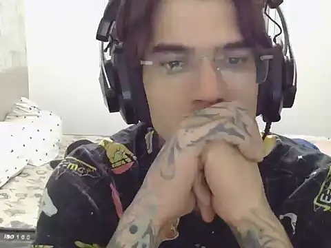 Snapshot of smokingink chatting on 04-29-26, 01:21 smokingink online show from 04-29-26, 01:21