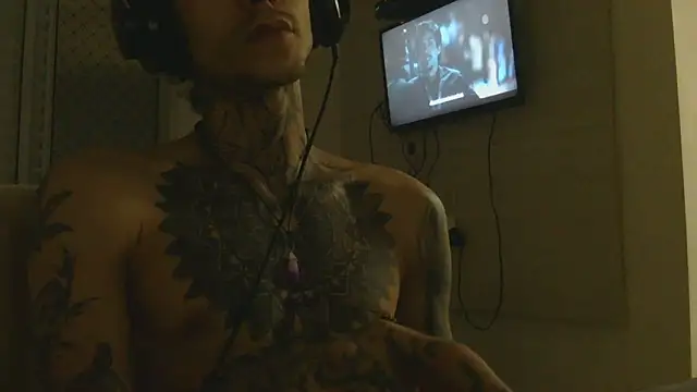 Snapshot of smokingink chatting on 05-08-26, 10:24 smokingink online show from 05-08-26, 10:24