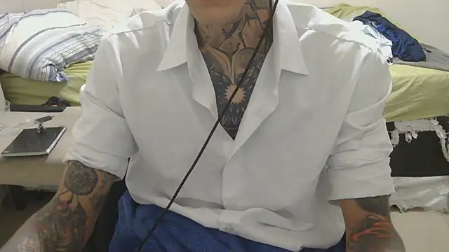 Snapshot of smokingink chatting on 06-06-26, 02:17 smokingink online show from 06-06-26, 02:17