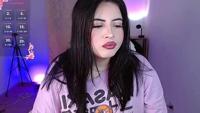 Snapshot of isabella1616 chatting on 06-07-26, 03:56 isabella1616 online show from 06-07-26, 03:56