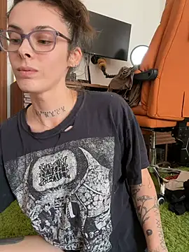 Snapshot of bunnierotten chatting on 07-08-26, 12:13 bunnierotten online show from 07-08-26, 12:13