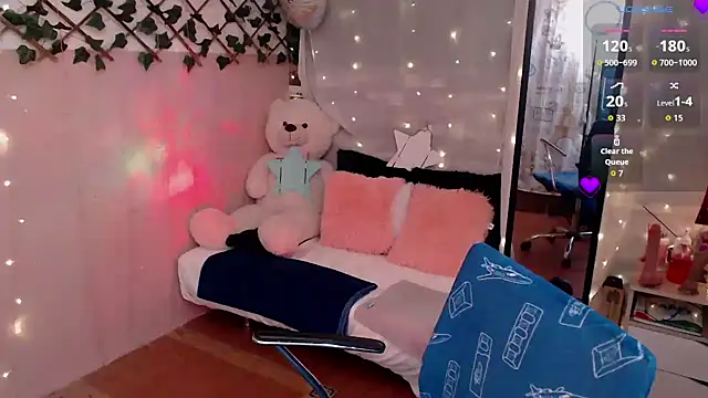 Snapshot of cute_bunny95 chatting on 10-10-25, 11:44 cute bunny95 online show from 10-10-25, 11:44