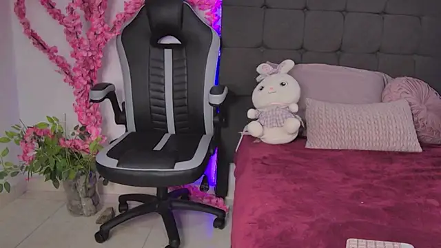 AmandaBrooks 18 online show from 11-25-25, 02:01