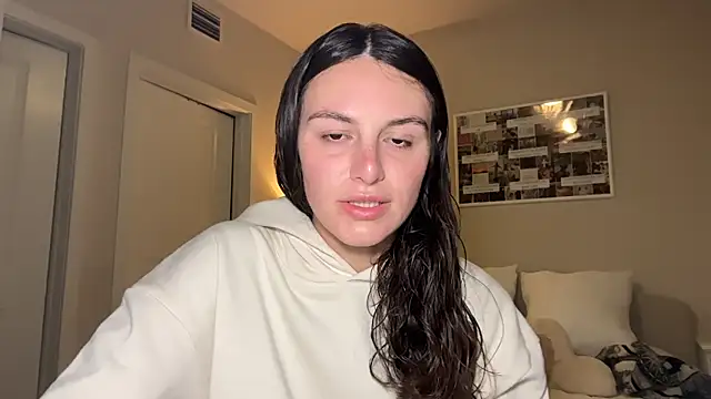 Snapshot of graciesmith27 chatting on 04-24-26, 02:13 graciesmith27 online show from 04-24-26, 02:13
