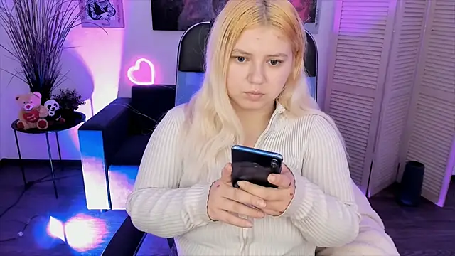 DiaAngell online show from 11-22-25, 09:46