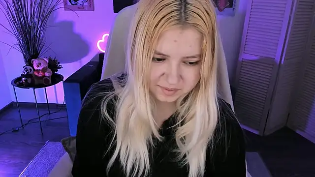 DiaAngell online show from 11-28-25, 07:47