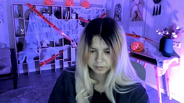 DiaAngell online show from 10-31-25, 08:05