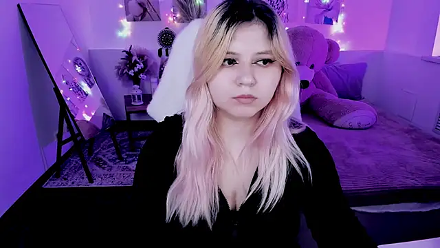 DiaAngell online show from 04-11-26, 07:28