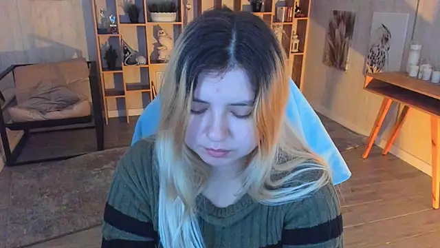 DiaAngell online show from 10-26-25, 07:47