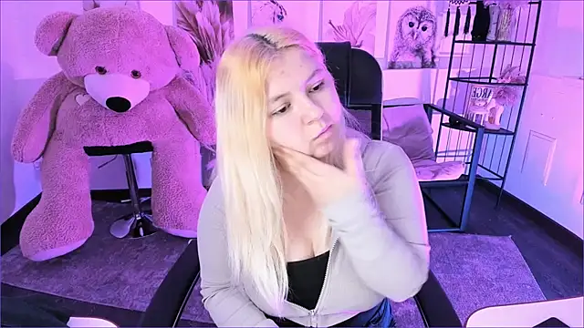 DiaAngell online show from 11-30-25, 06:09