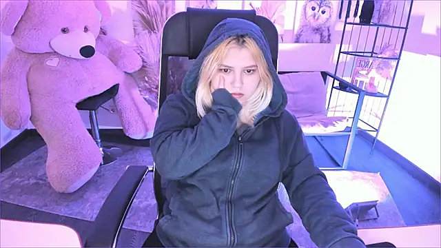 DiaAngell online show from 12-13-25, 08:04