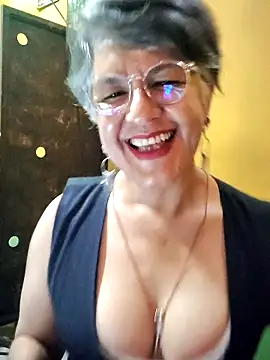 Snapshot of ilonna2025 chatting on 05-22-26, 10:19 ilonna2025 online show from 05-22-26, 10:19