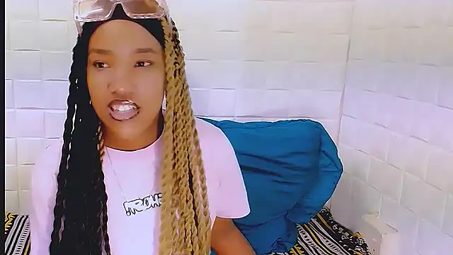 EroticSexyPrada online show from 03-19-25, 04:02