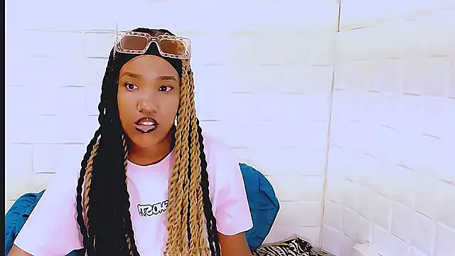 EroticSexyPrada online show from 03-19-25, 10:53