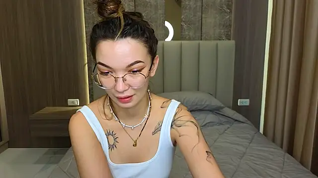 SusannJohnson online show from 11-28-25, 12:22