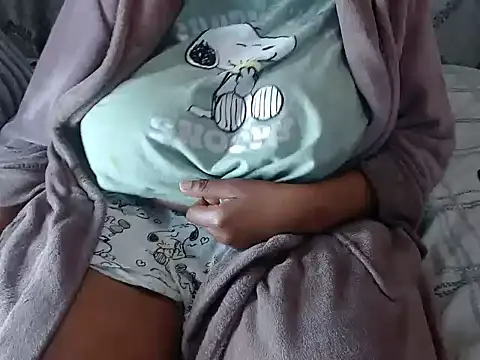 Snapshot of BUBBLYBUNNYxx chatting on 10-19-25, 06:21 BUBBLYBUNNYxx online show from 10-19-25, 06:21