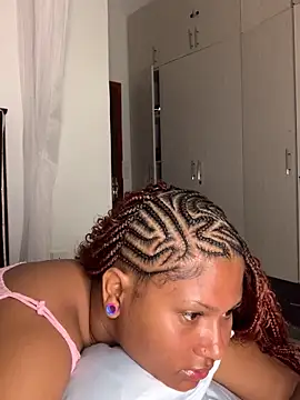 Snapshot of madell chatting on 05-16-26, 01:37 madell online show from 05-16-26, 01:37