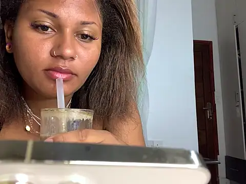 Snapshot of madell chatting on 05-02-26, 03:23 madell online show from 05-02-26, 03:23