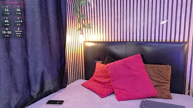 Sophie new25 online show from 10-18-25, 12:18