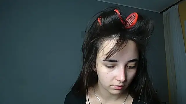 Eva Gloryy online show from 11-15-25, 01:04