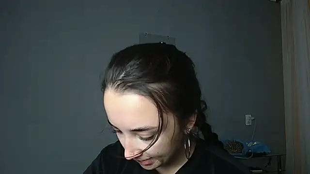 Eva Gloryy online show from 11-04-25, 01:37