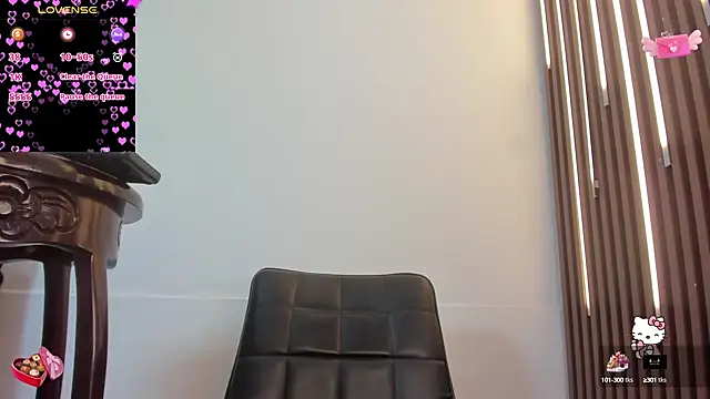 Snapshot of raven_li chatting on 02-23-25, 08:00 raven li online show from 02-23-25, 08:00