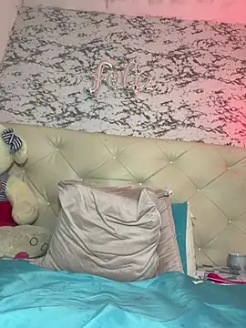 Lili  taylor online show from 04-01-26, 12:13