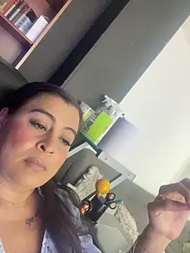 Lili  taylor online show from 12-23-25, 02:11