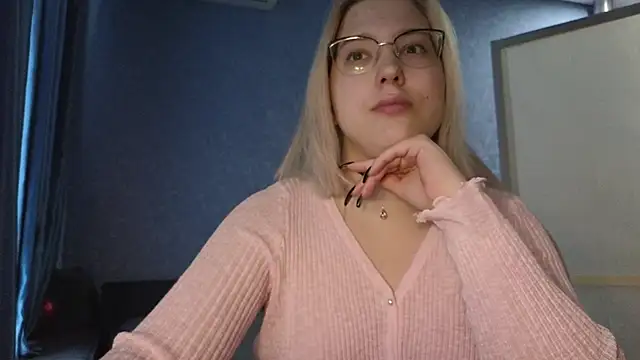 Snapshot of HotBrandyX chatting on 10-23-25, 06:01 HotBrandyX online show from 10-23-25, 06:01