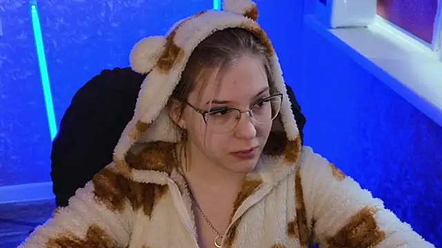 Snapshot of HotBrandyX chatting on 03-10-25, 05:54 HotBrandyX online show from 03-10-25, 05:54
