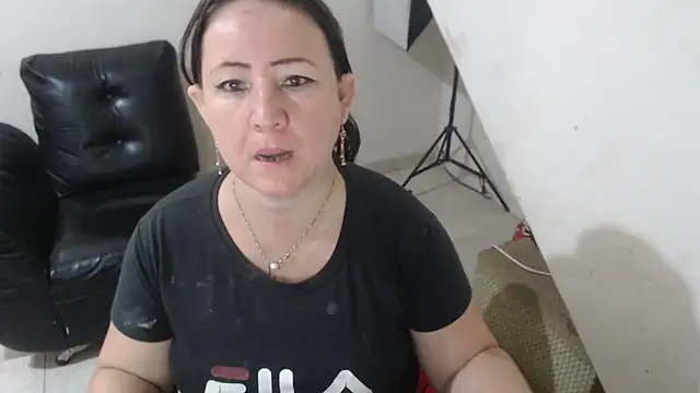 Snapshot of Yohis_Kiut25 chatting on 10-17-25, 02:15 Yohis Kiut25 online show from 10-17-25, 02:15
