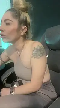 Snapshot of viktoria_davis_ chatting on 03-19-25, 01:32 viktoria davis online show from 03-19-25, 01:32