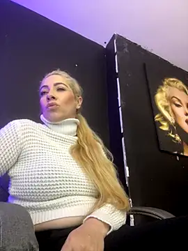 Snapshot of viktoria_davis_ chatting on 10-10-25, 10:54 viktoria davis online show from 10-10-25, 10:54