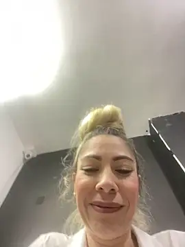 Snapshot of viktoria_davis_ chatting on 03-15-25, 10:22 viktoria davis online show from 03-15-25, 10:22