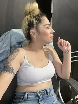 Snapshot of viktoria_davis_ chatting on 03-14-25, 02:10 viktoria davis online show from 03-14-25, 02:10
