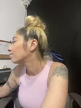 Snapshot of viktoria_davis_ chatting on 03-21-25, 12:40 viktoria davis online show from 03-21-25, 12:40