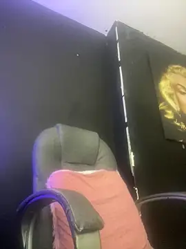 Snapshot of viktoria_davis_ chatting on 10-14-25, 10:42 viktoria davis online show from 10-14-25, 10:42