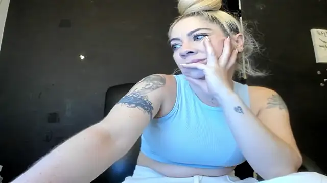 Snapshot of viktoria_davis_ chatting on 07-08-26, 12:03 viktoria davis online show from 07-08-26, 12:03
