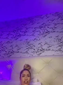 Snapshot of viktoria_davis_ chatting on 02-24-25, 01:02 viktoria davis online show from 02-24-25, 01:02