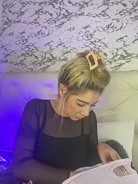 Snapshot of viktoria_davis_ chatting on 02-21-25, 11:21 viktoria davis online show from 02-21-25, 11:21