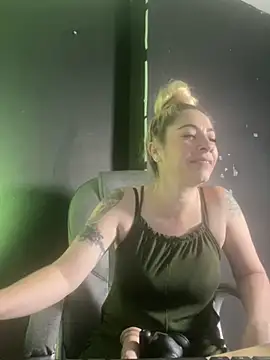 Snapshot of viktoria_davis_ chatting on 03-06-25, 01:48 viktoria davis online show from 03-06-25, 01:48